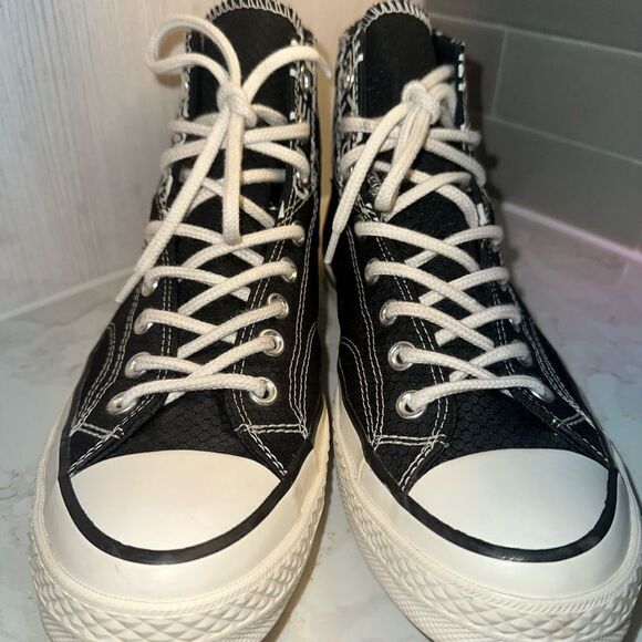 Converse Chuck 70 GORE-TEX High Top Black Mens 

Black and White High-Top main image 5